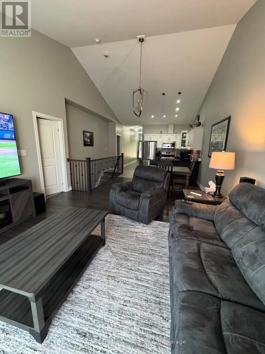 7 - 5490 PRINCE EDWARD AVENUE, #7