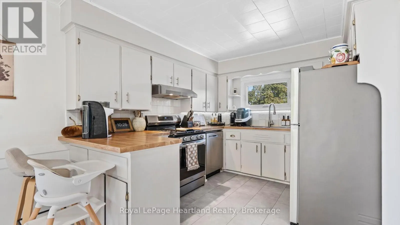 5 WILLIAM DRIVE
