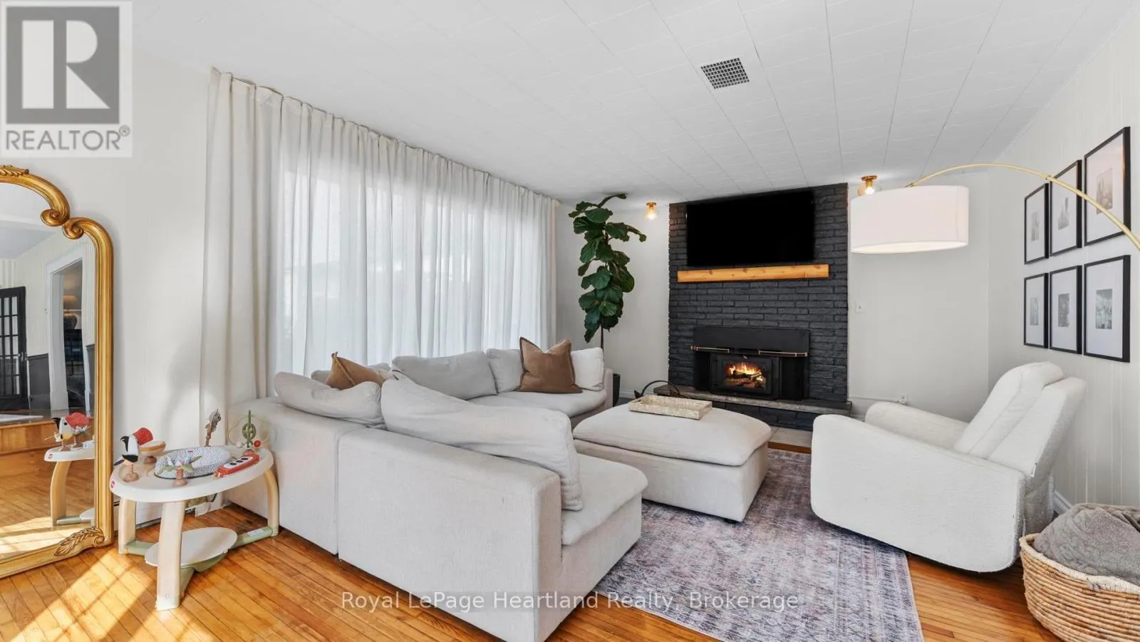 5 WILLIAM DRIVE