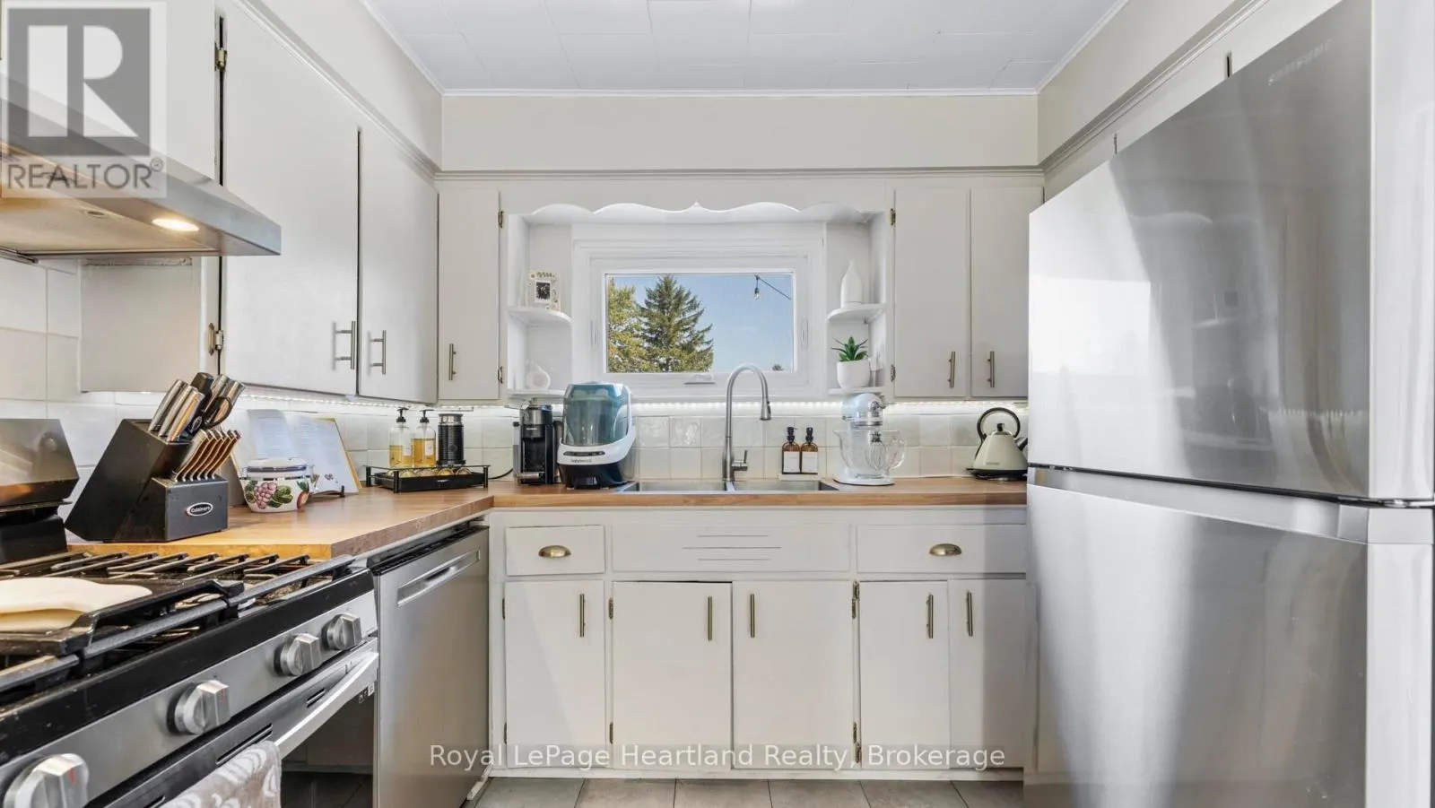 5 WILLIAM DRIVE