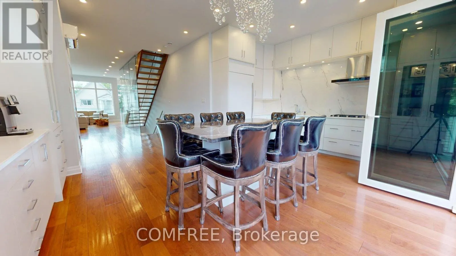 111 SHERBROOKE AVENUE