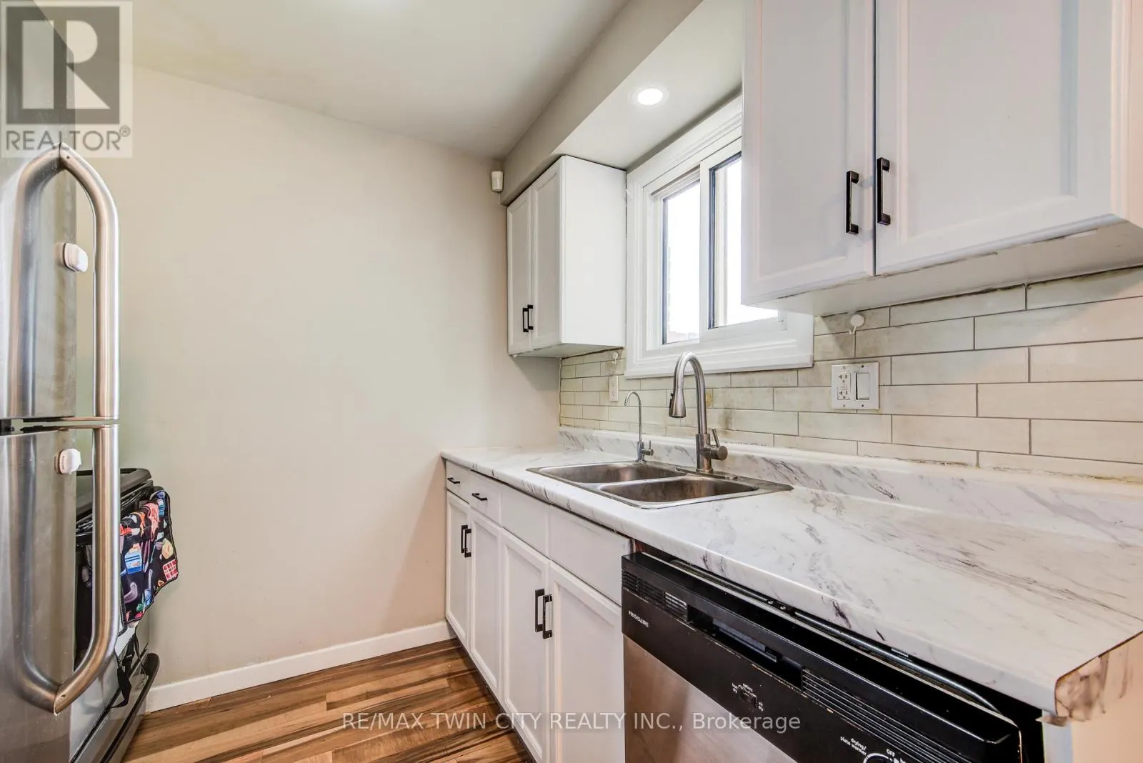 16 - 165 GREEN VALLEY DRIVE