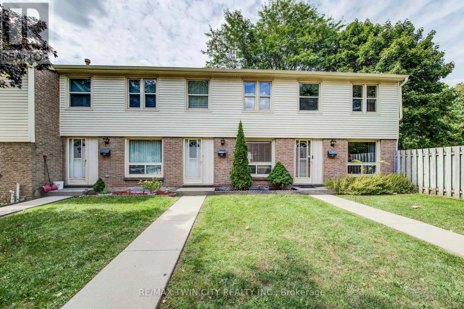 16 - 165 GREEN VALLEY DRIVE
