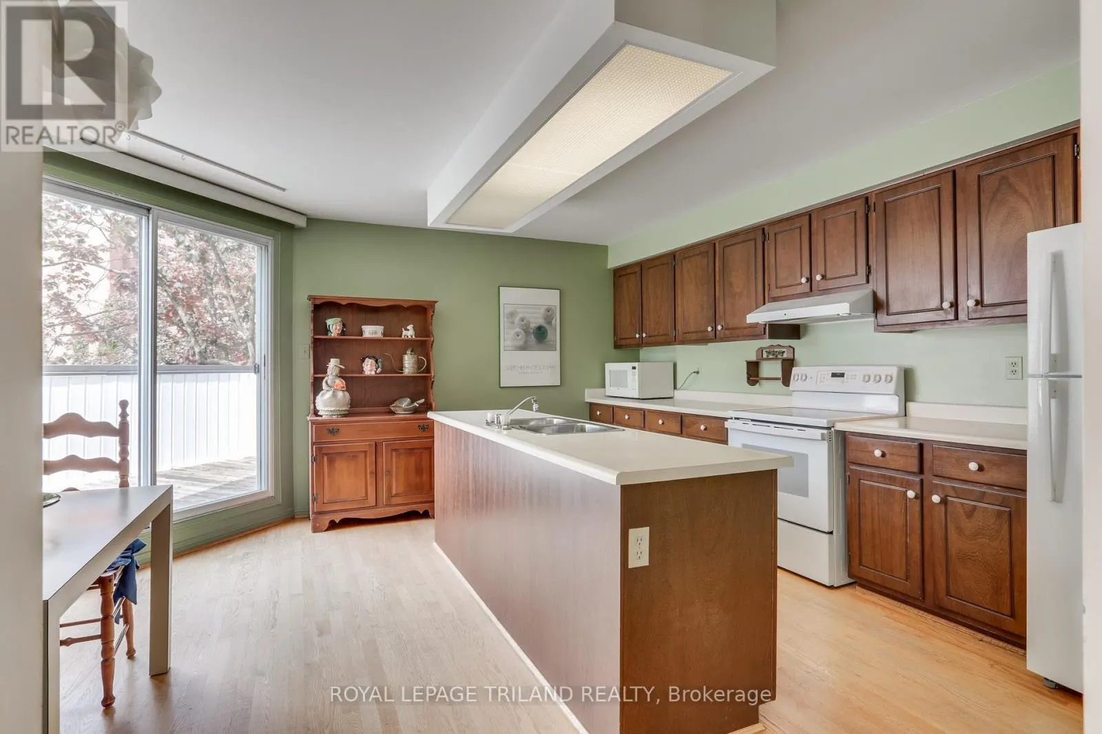 11 - 703 WINDERMERE ROAD, #11