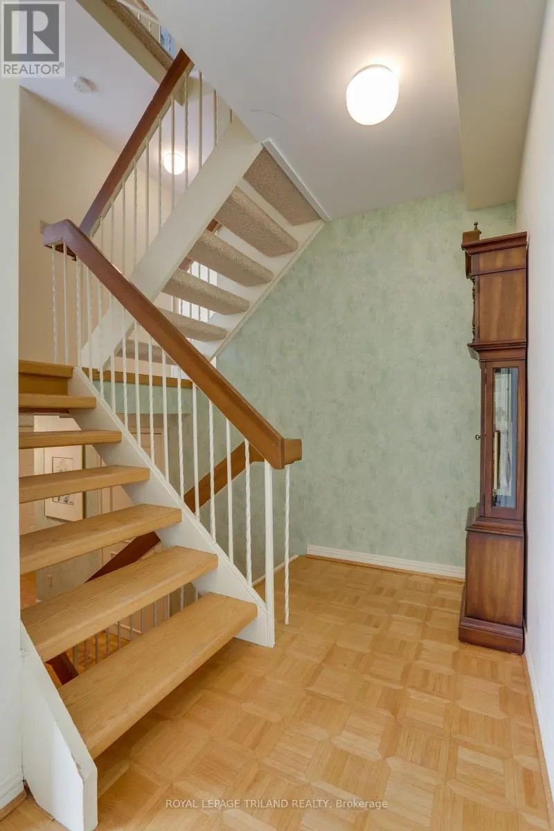 11 - 703 WINDERMERE ROAD, #11