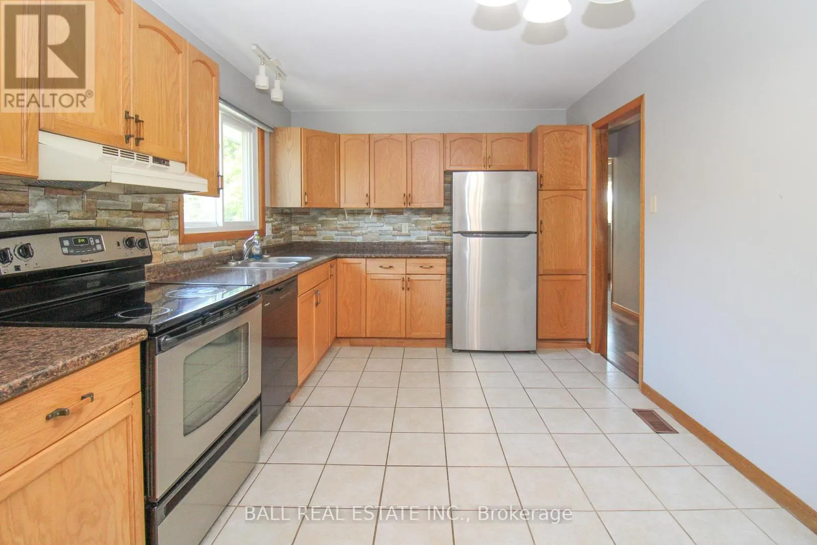 885 STEWART DRIVE