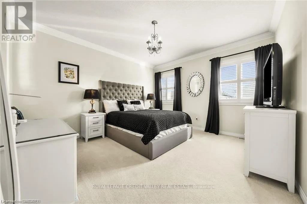 87 WESTFIELD CRESCENT