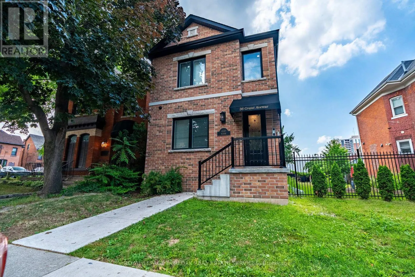 1C - 36 GRANT AVENUE
