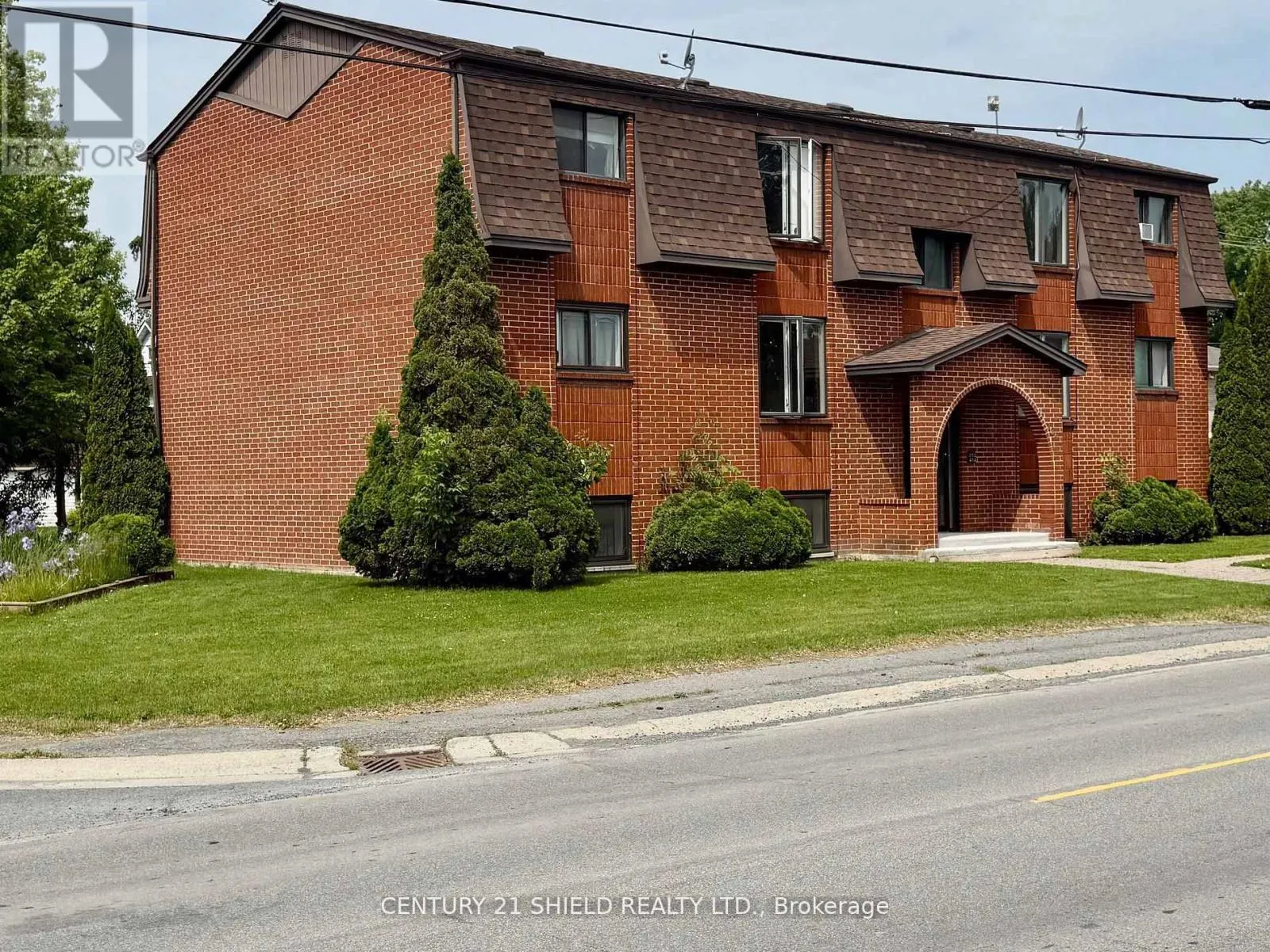 124 MILITARY ROAD N