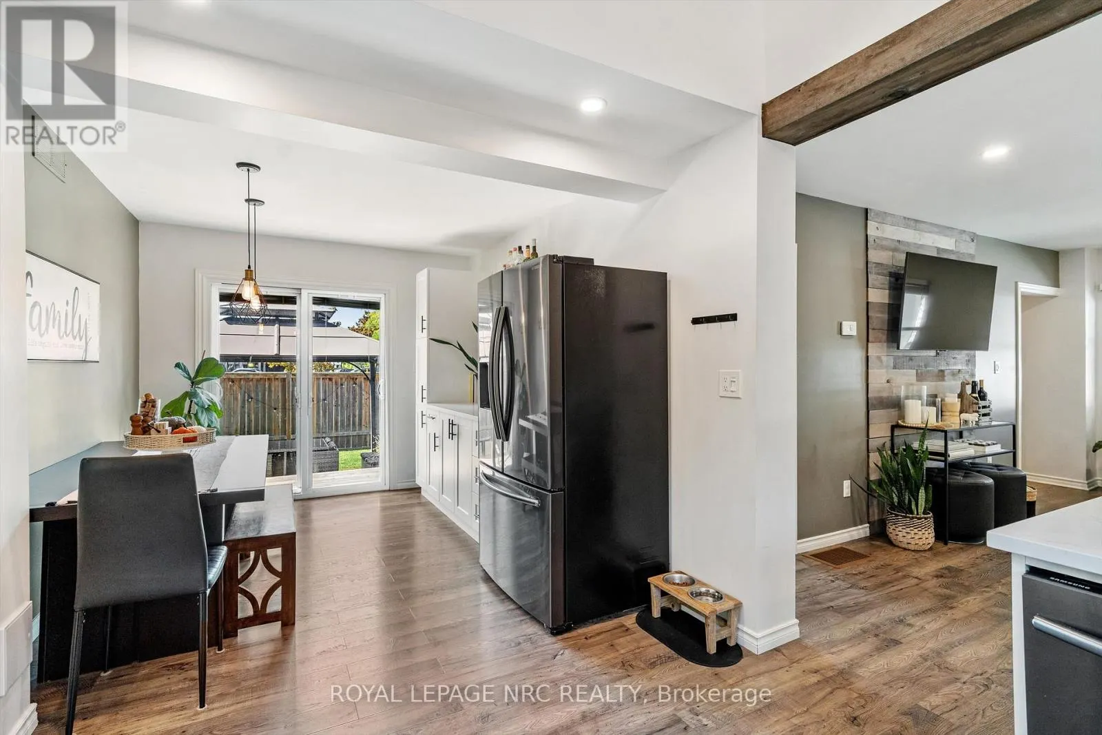 264 LAKESHORE ROAD