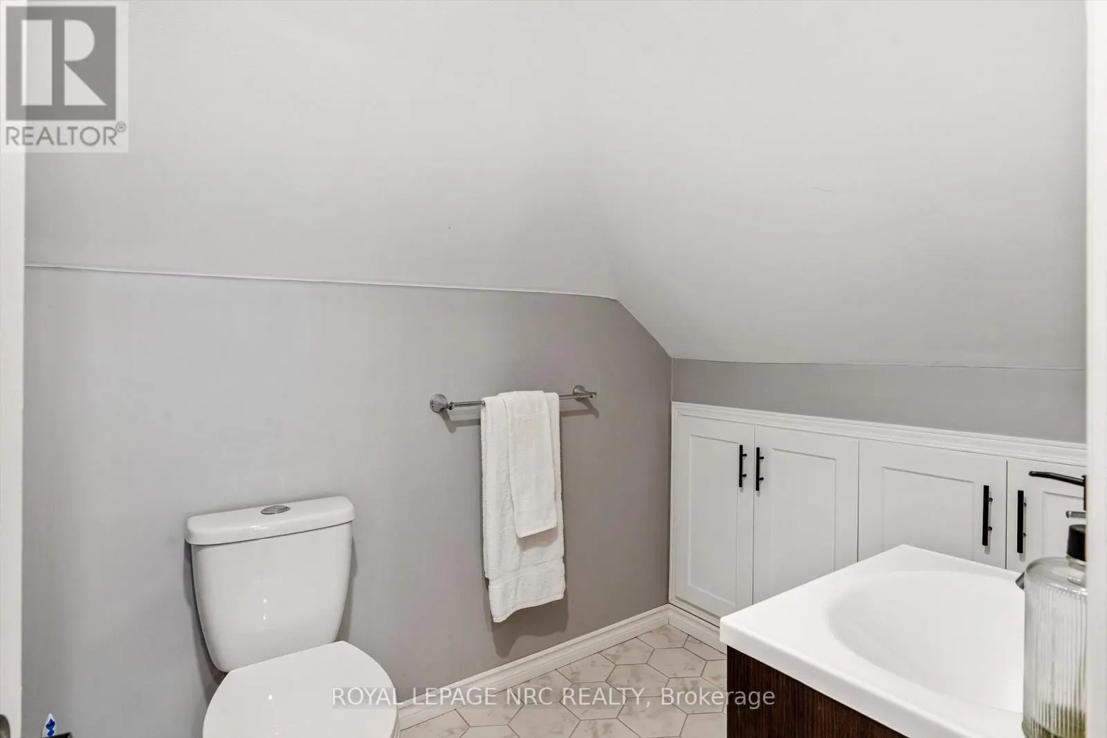 264 LAKESHORE ROAD
