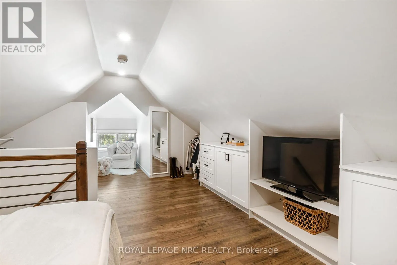 264 LAKESHORE ROAD