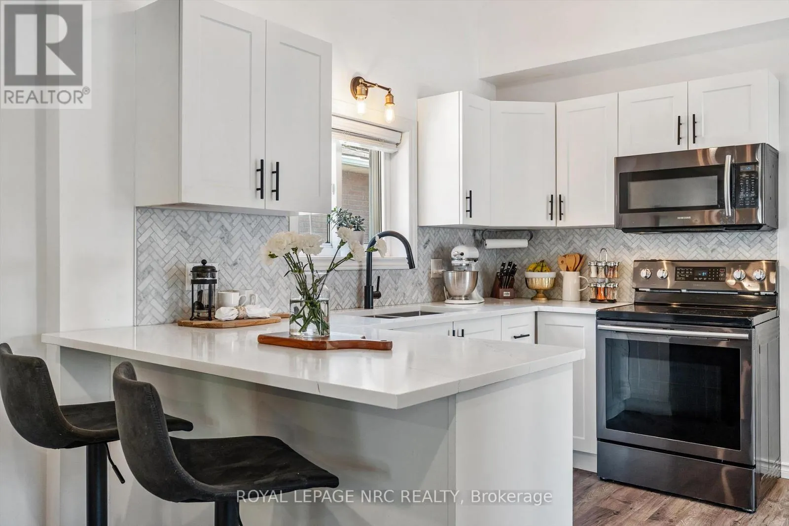 264 LAKESHORE ROAD