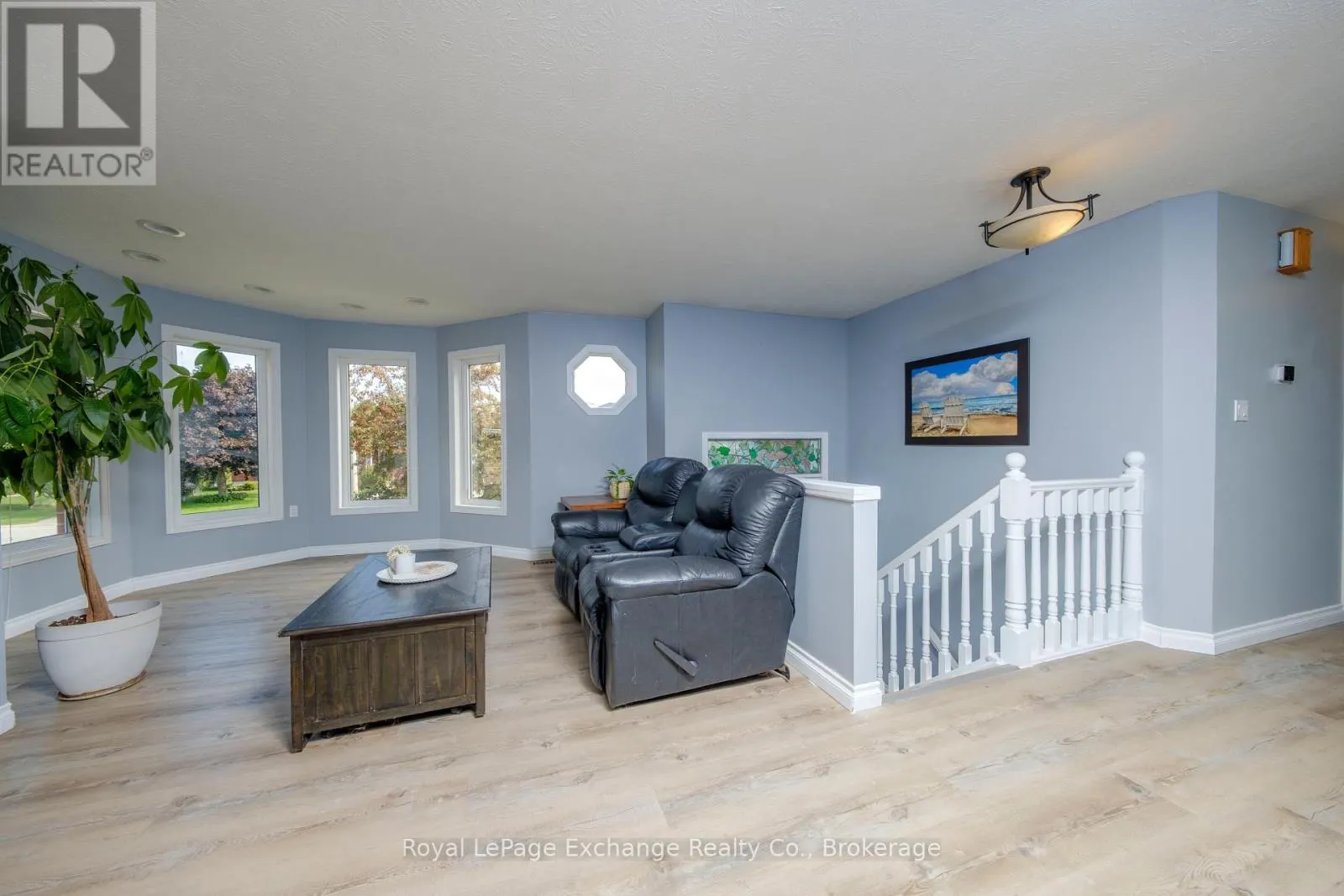 615 LYNDEN CRESCENT