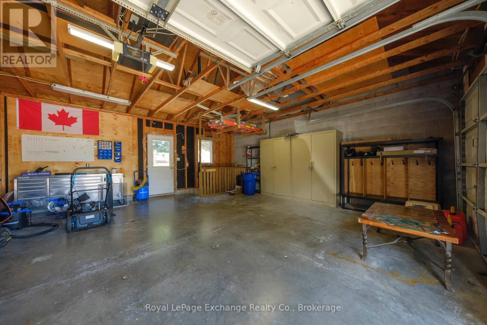 615 LYNDEN CRESCENT