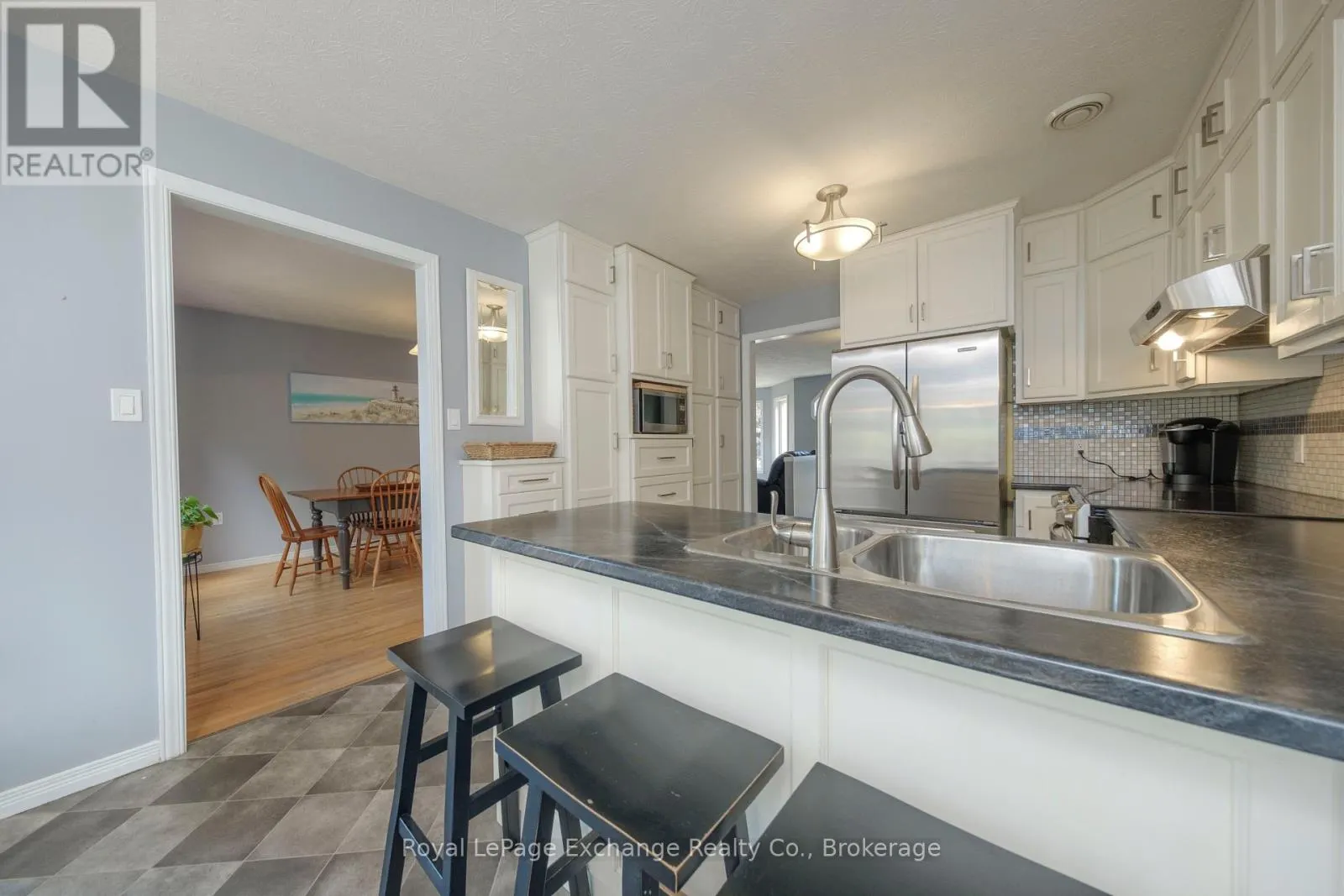 615 LYNDEN CRESCENT