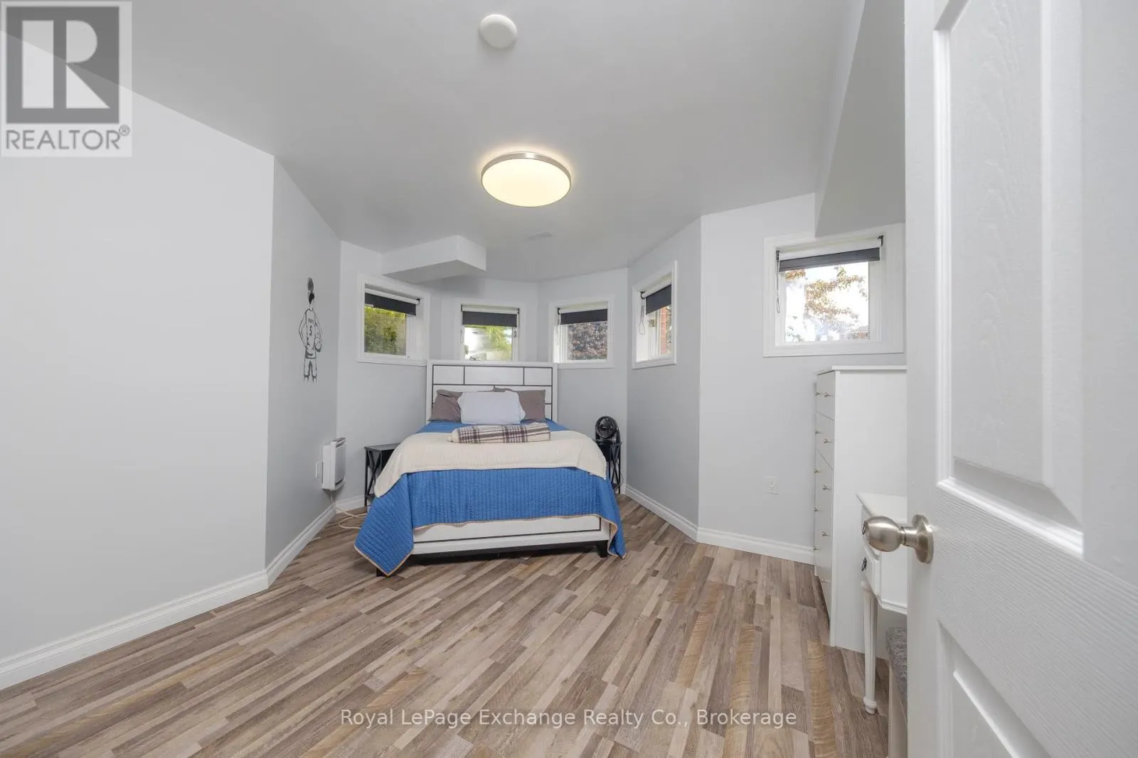 615 LYNDEN CRESCENT