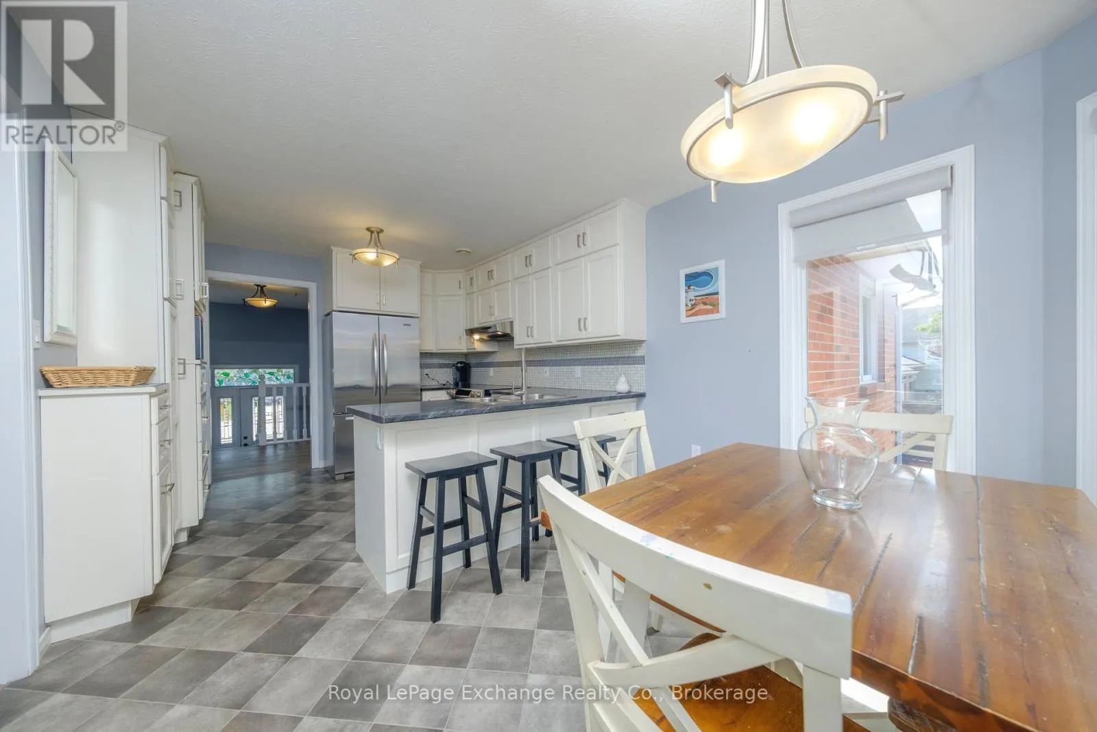 615 LYNDEN CRESCENT