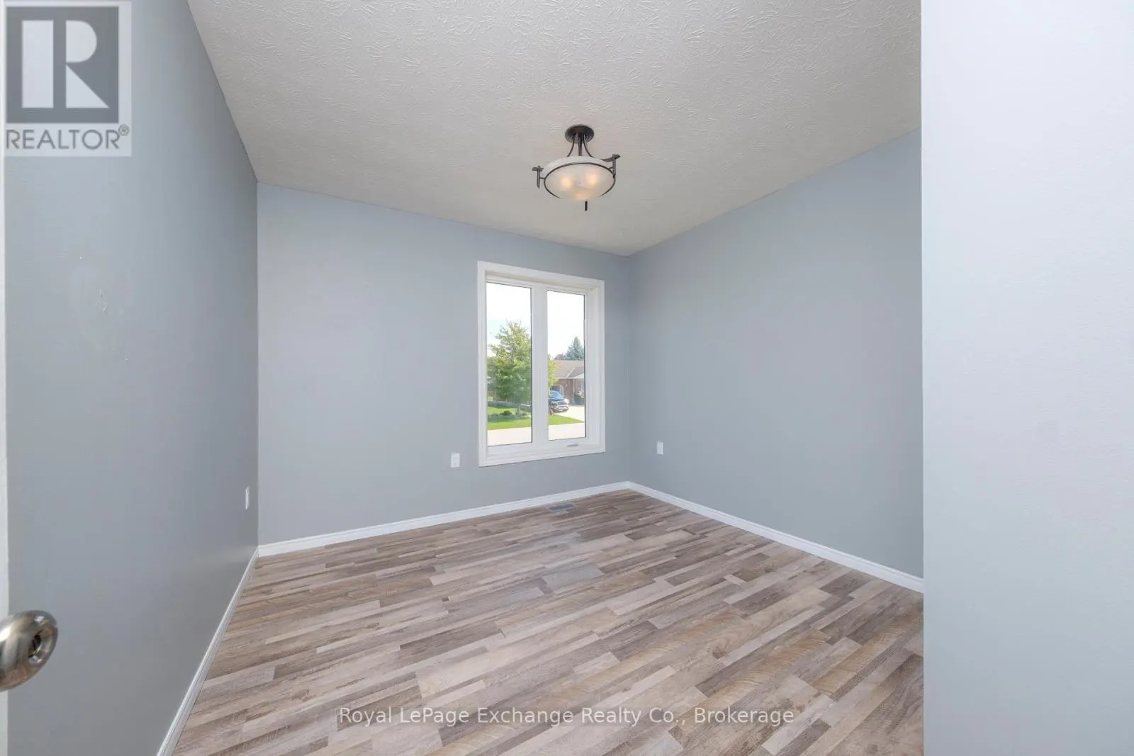 615 LYNDEN CRESCENT