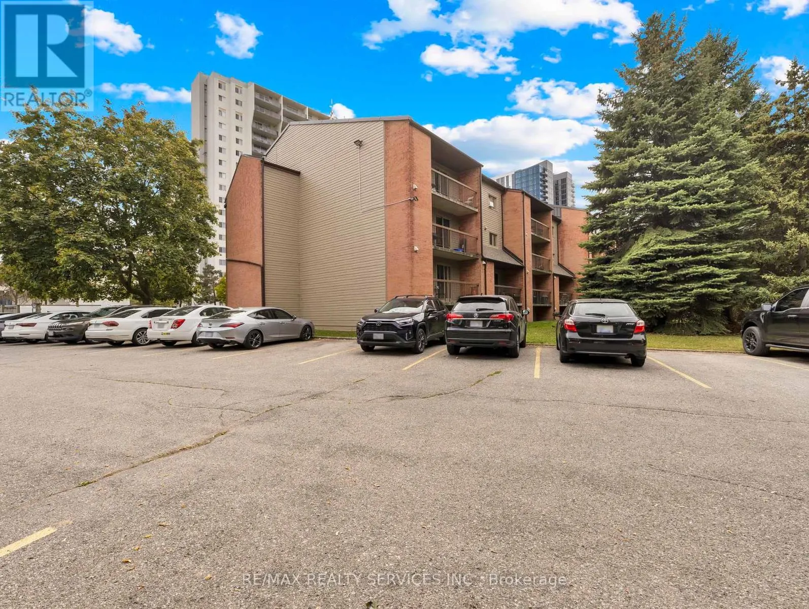 103 - 30 HICKORY STREET E