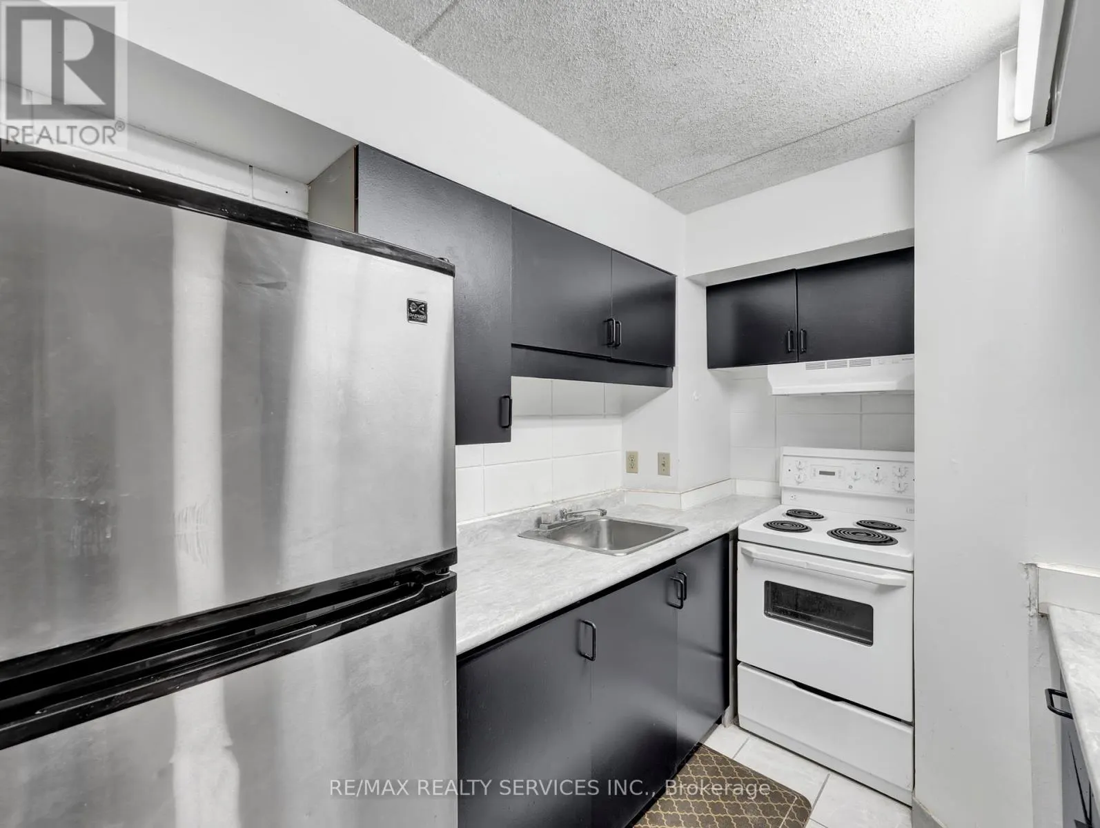 103 - 30 HICKORY STREET E