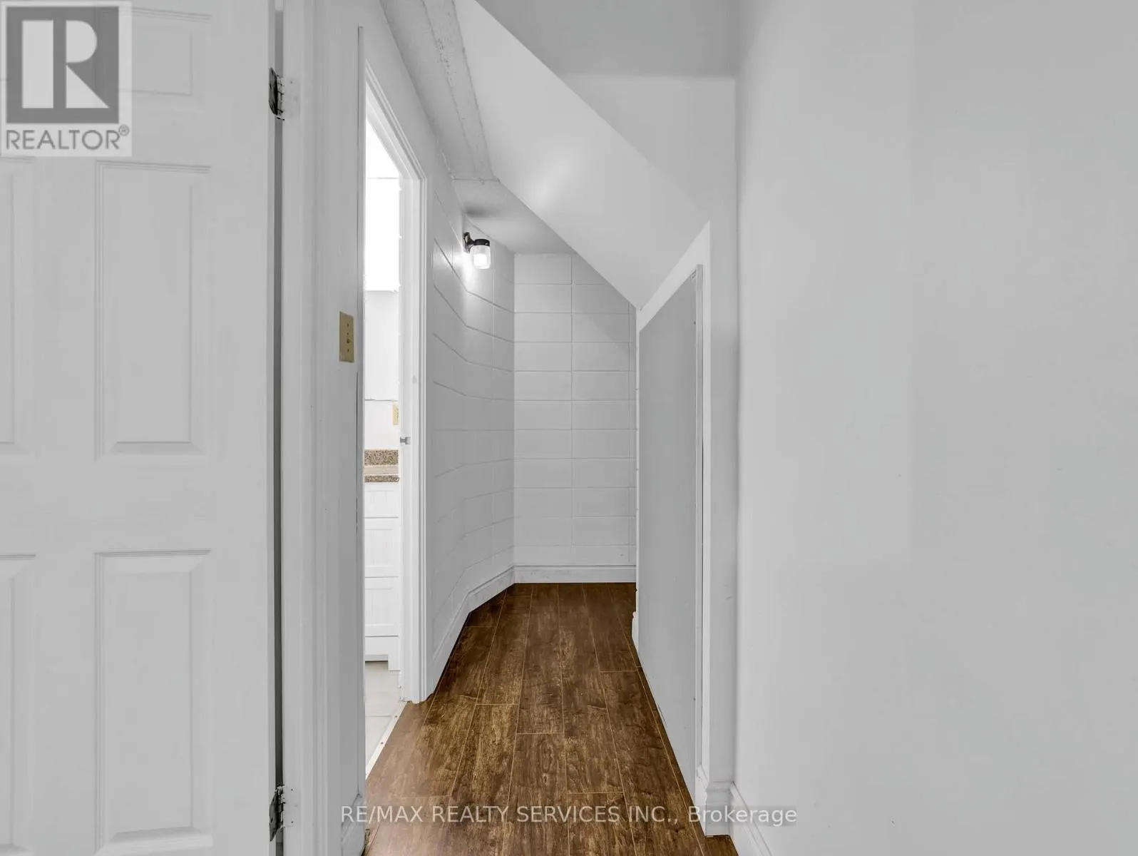 103 - 30 HICKORY STREET E