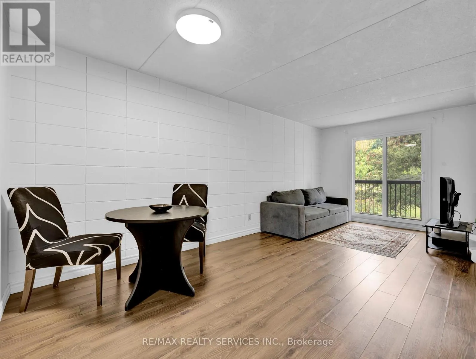 103 - 30 HICKORY STREET E