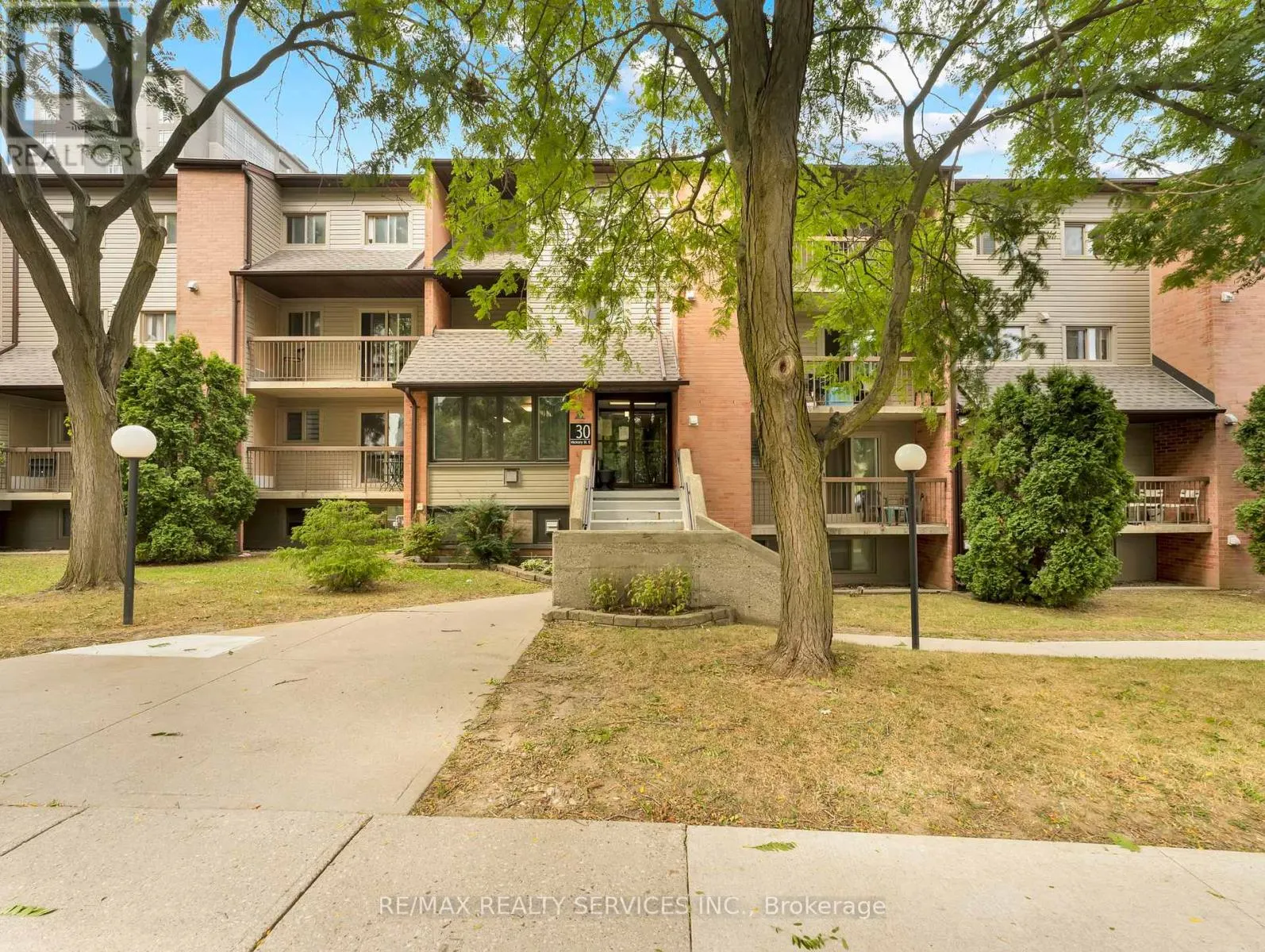 103 - 30 HICKORY STREET E