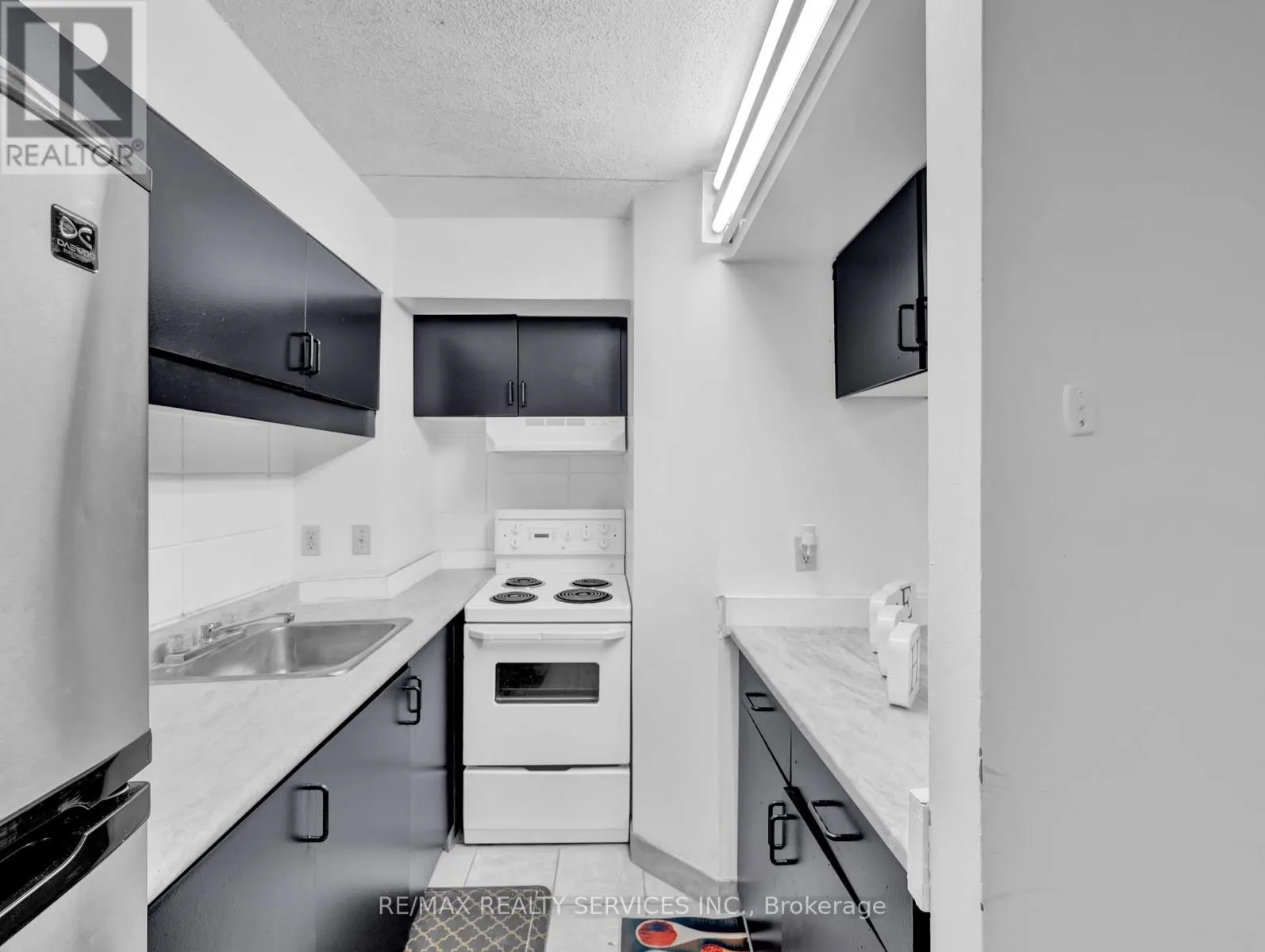 103 - 30 HICKORY STREET E