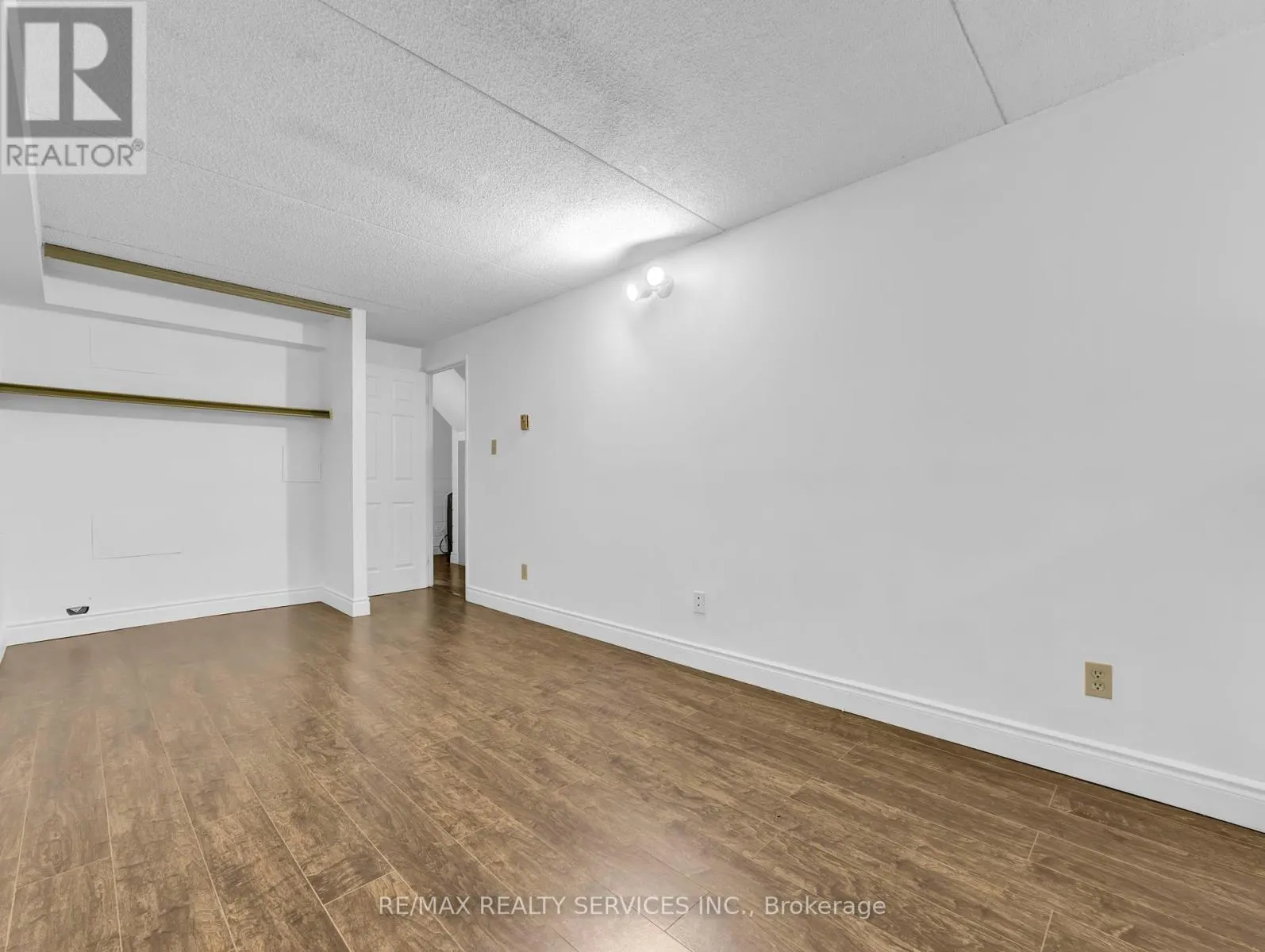 103 - 30 HICKORY STREET E