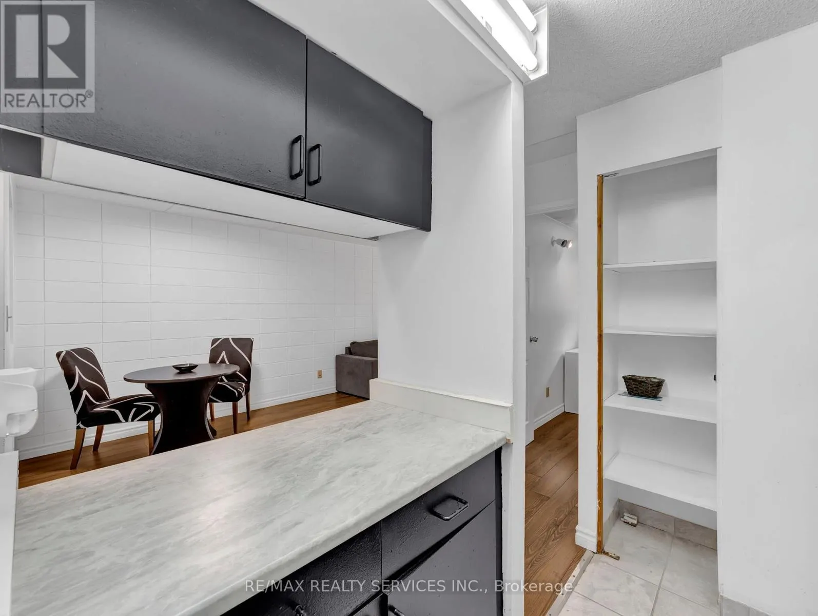 103 - 30 HICKORY STREET E