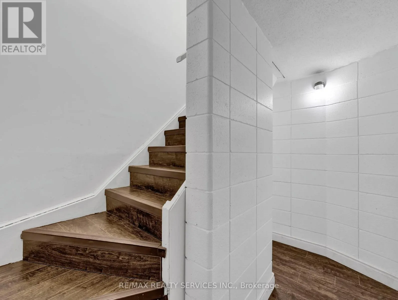 103 - 30 HICKORY STREET E
