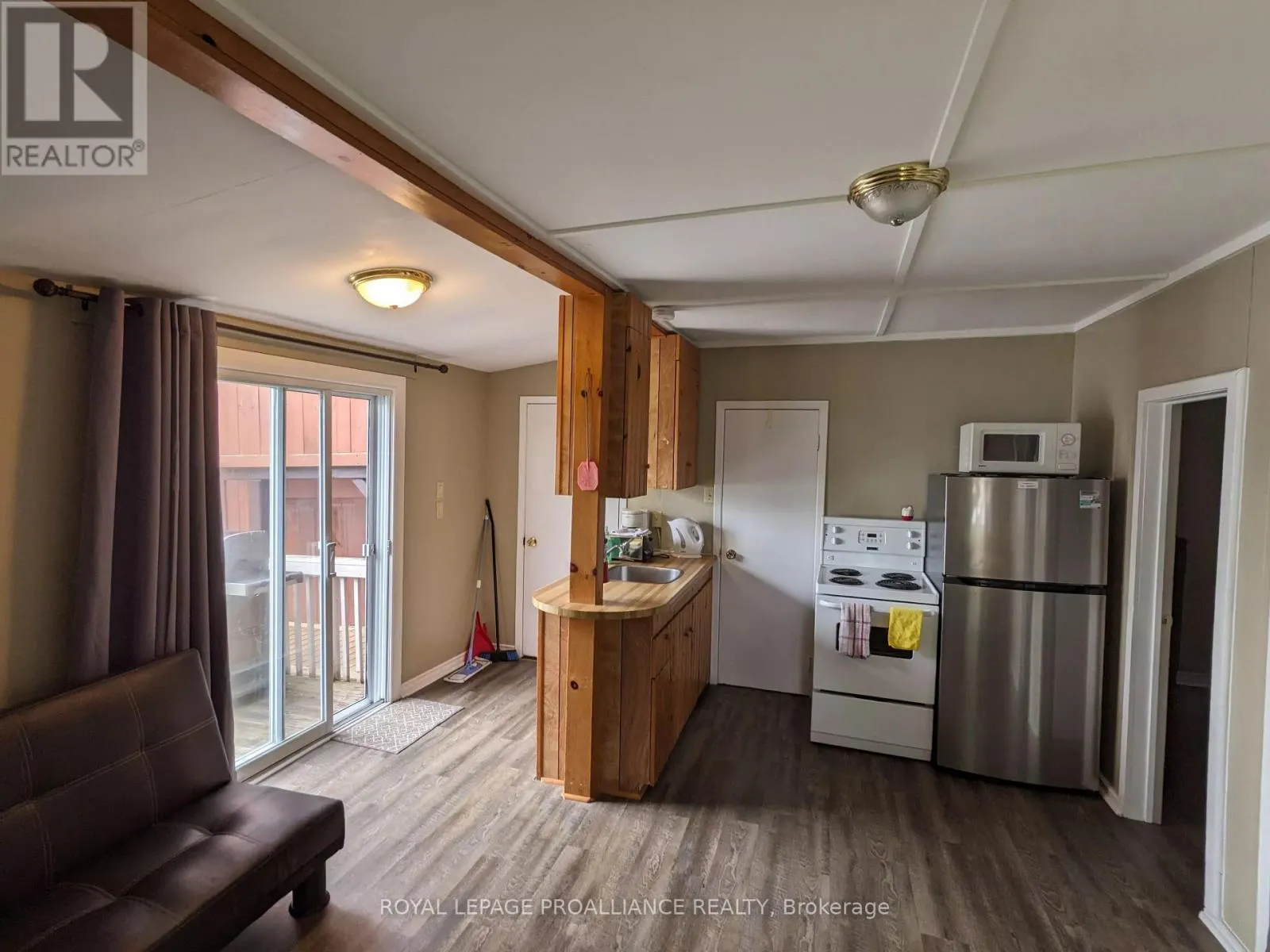 118 FRONT STREET W