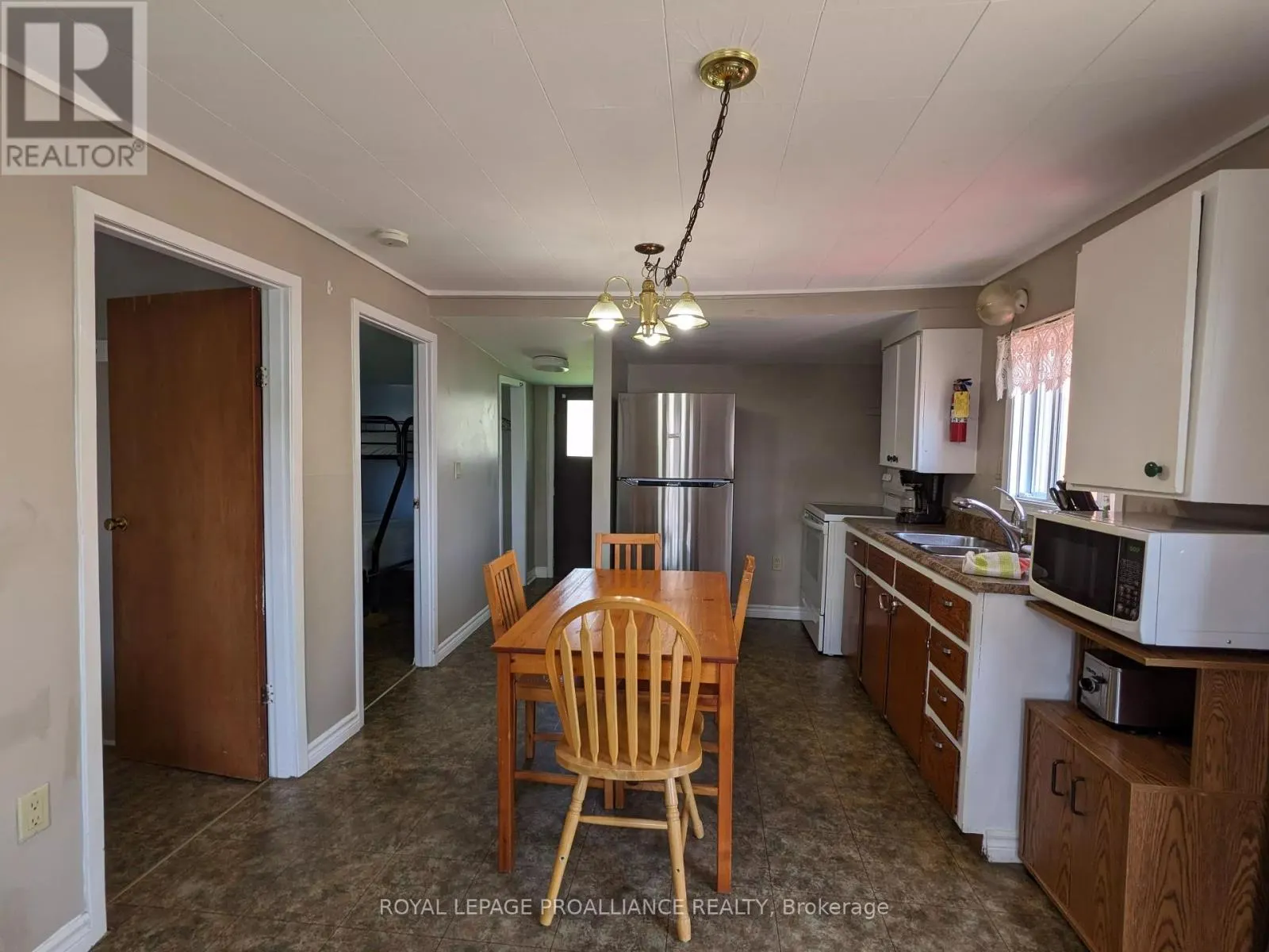118 FRONT STREET W
