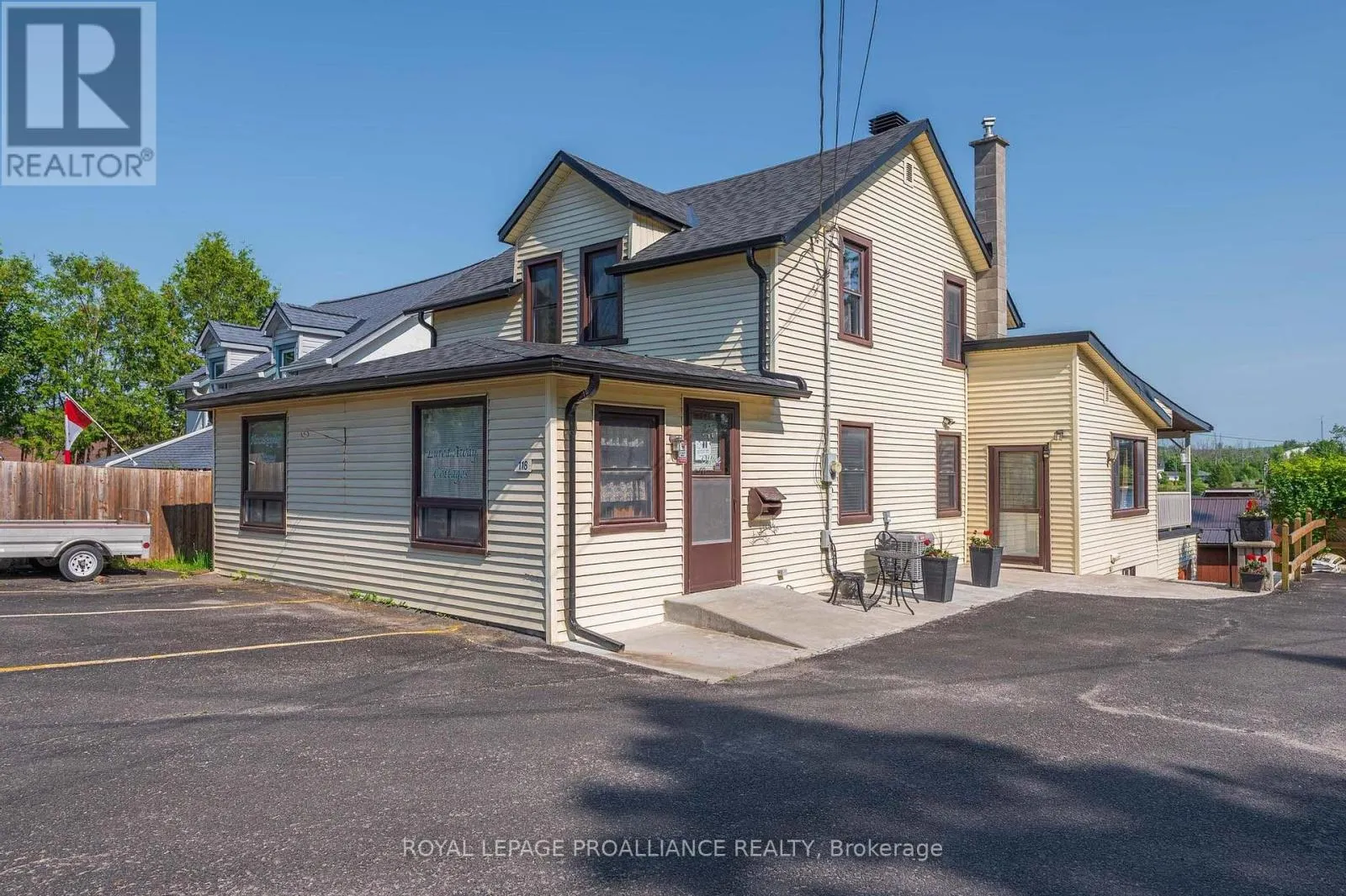 118 FRONT STREET W