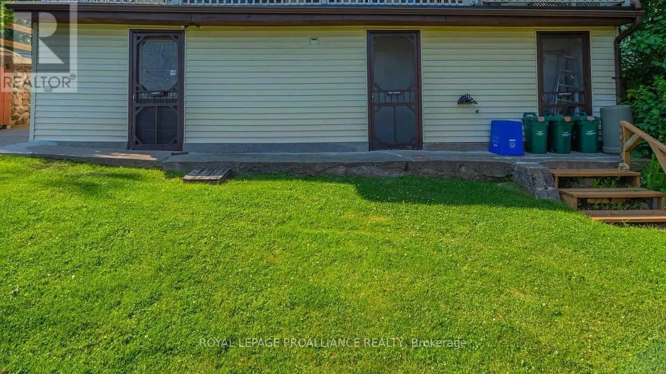 118 FRONT STREET W