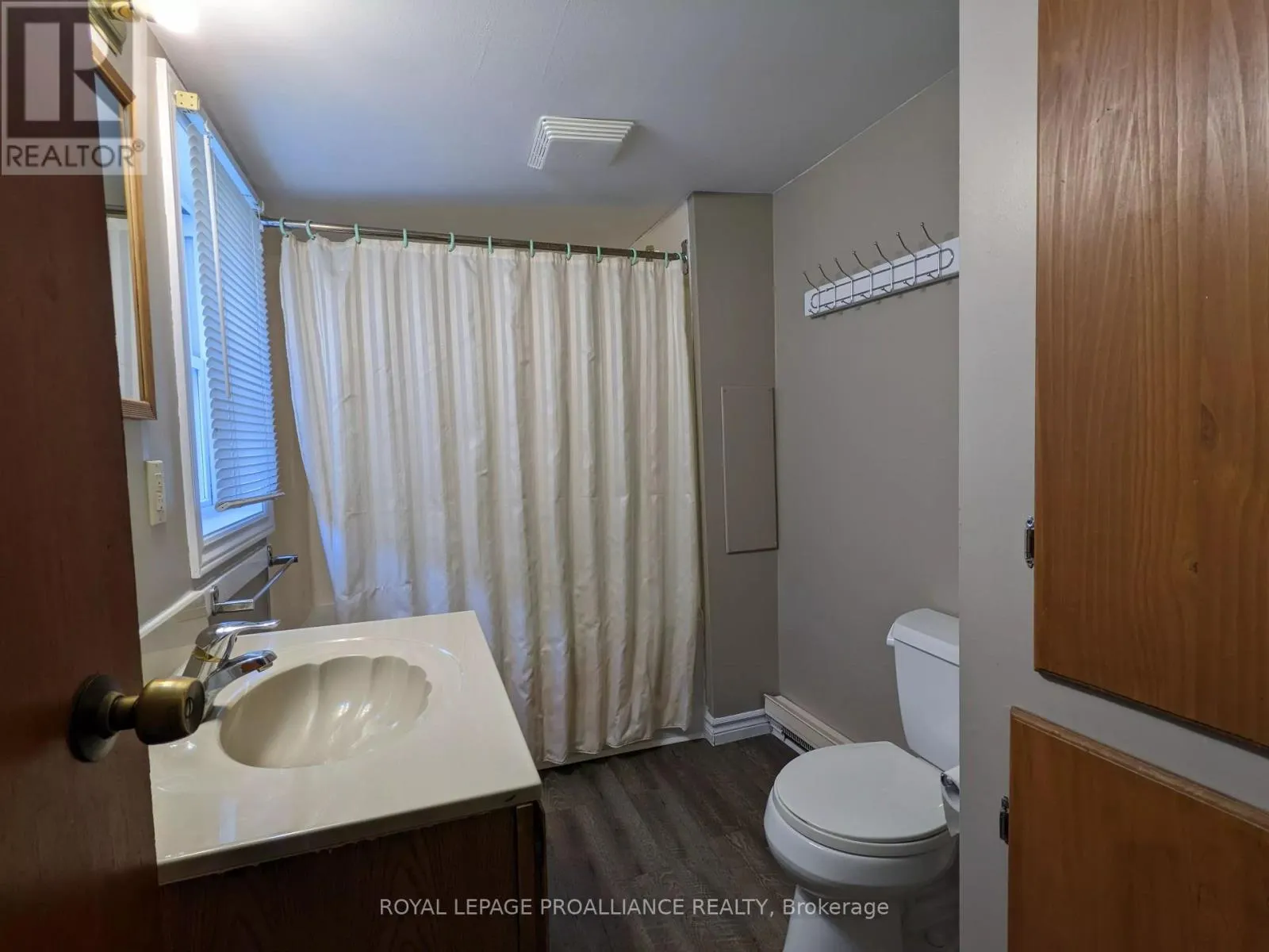 118 FRONT STREET W