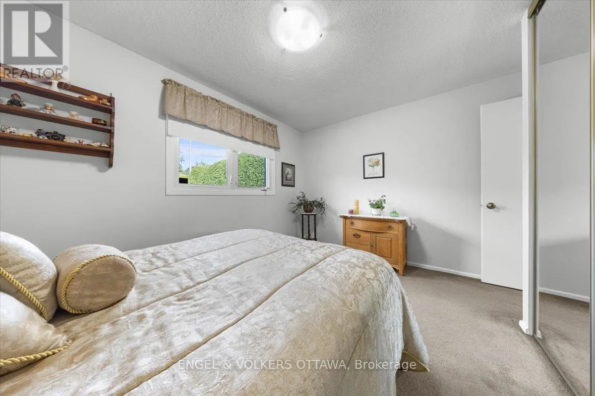 11 VENTNOR WAY