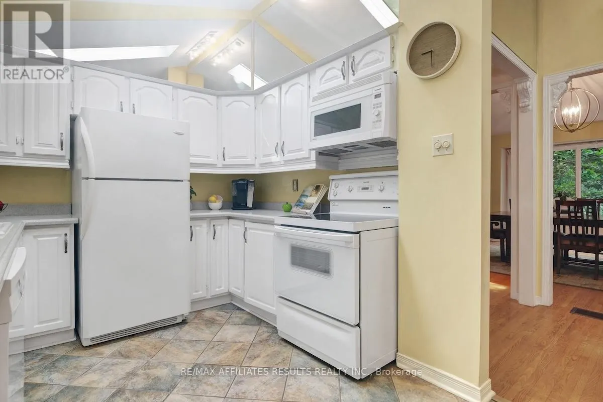 2 WEDGEWOOD CRESCENT