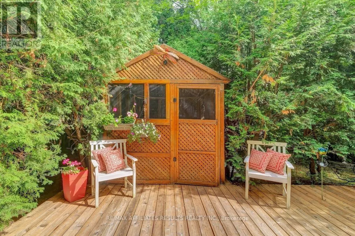 2 WEDGEWOOD CRESCENT