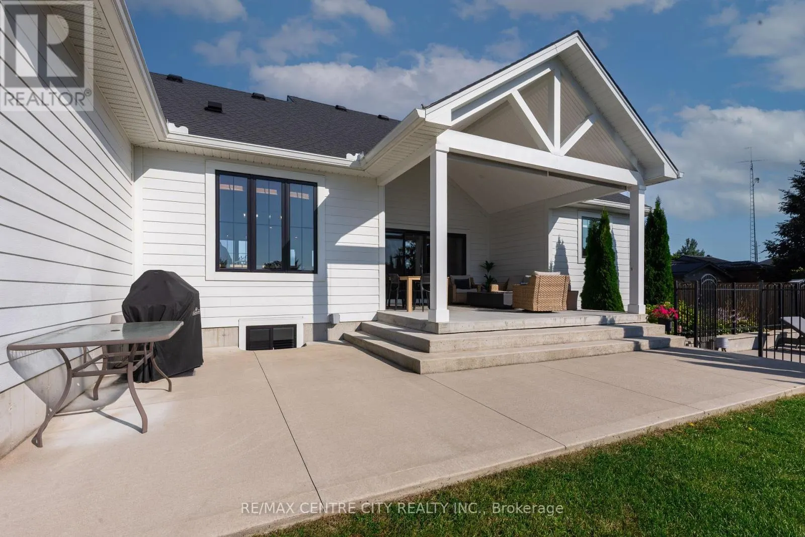 7923 FAIRVIEW ROAD