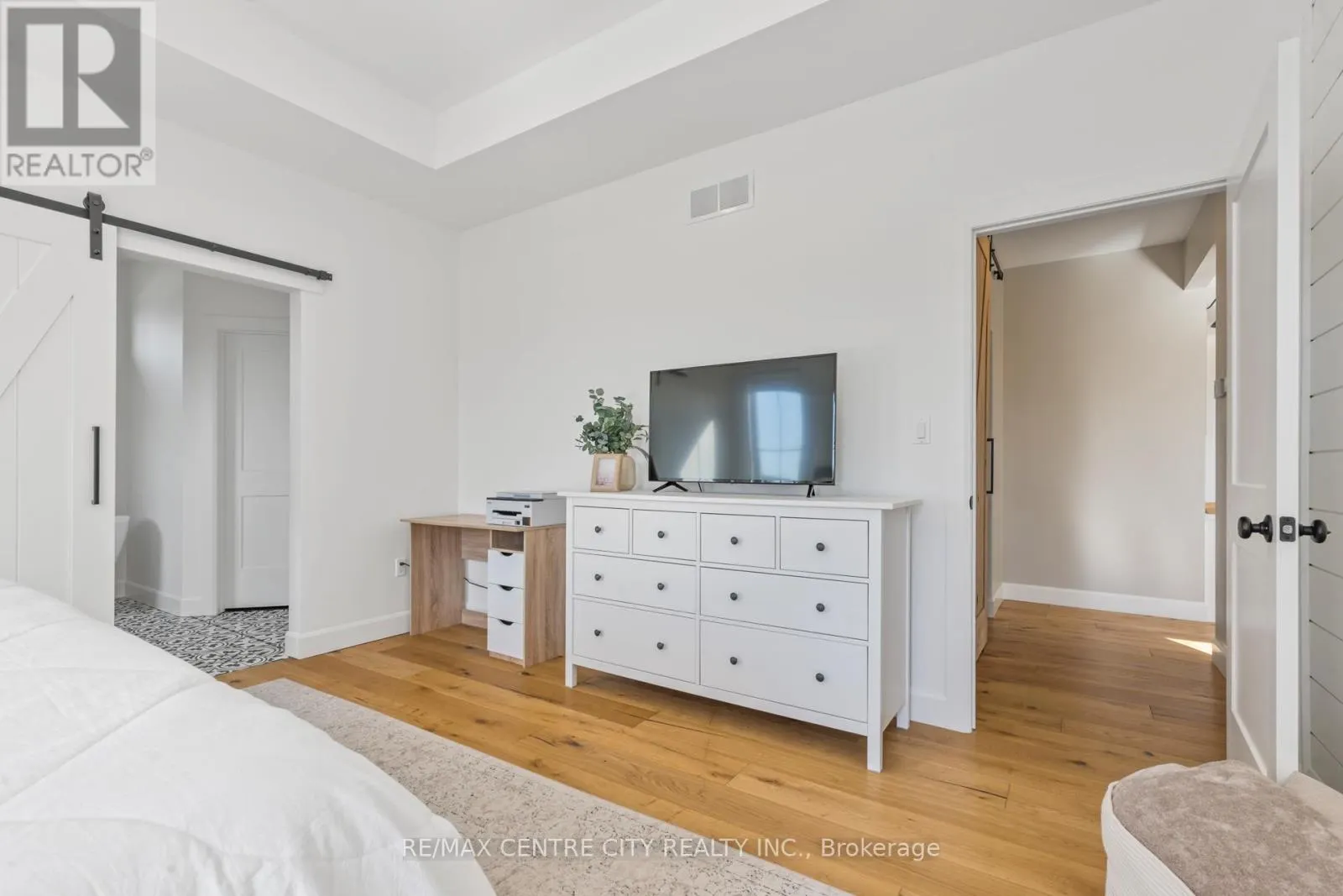 7923 FAIRVIEW ROAD
