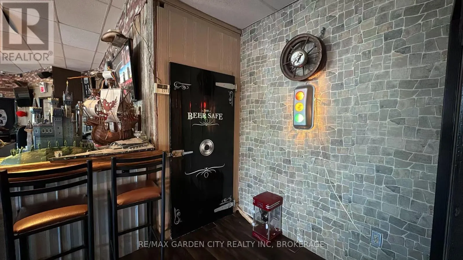 4 - 455 MERRITT STREET, #4
