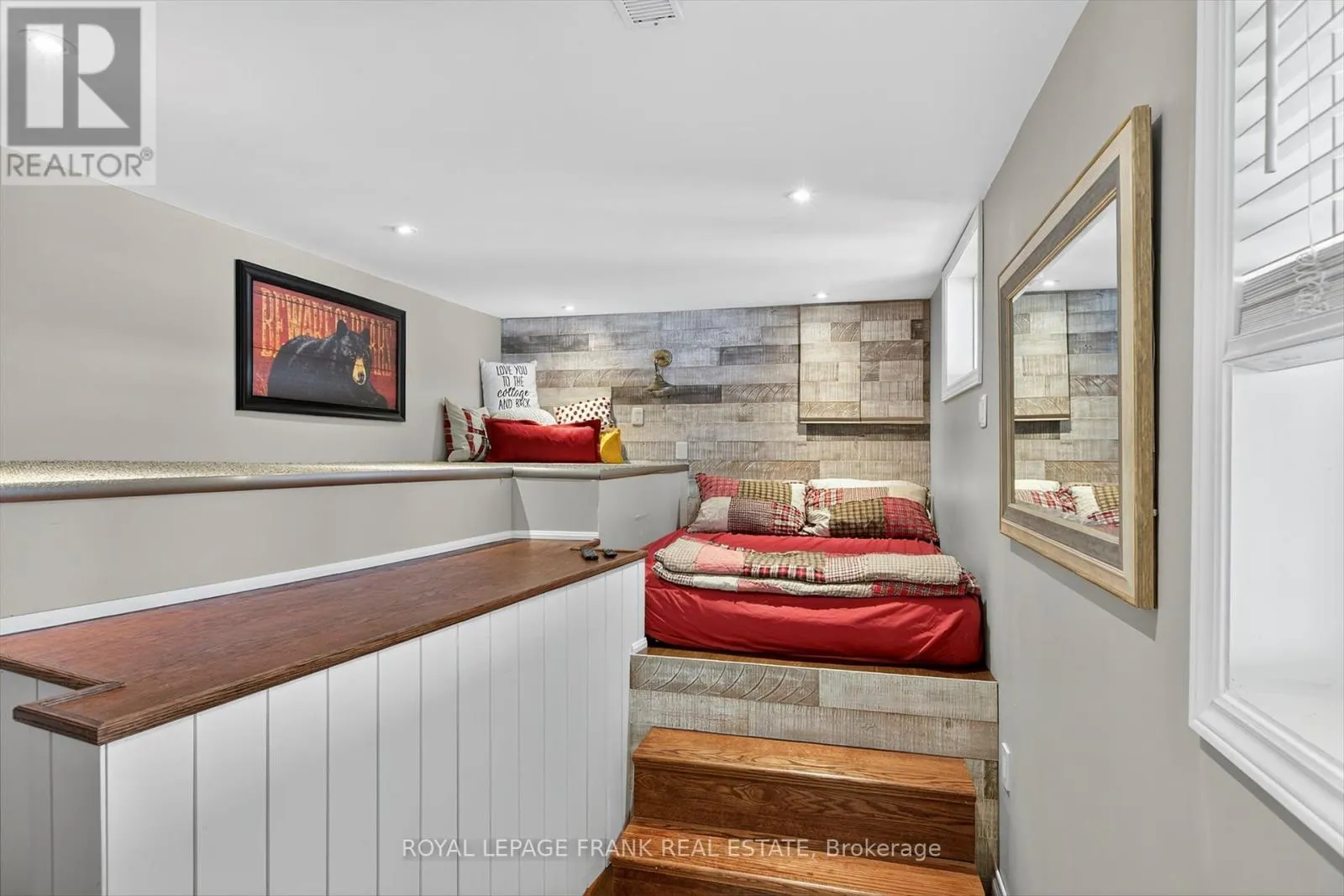 1082 TEDFORD LANE