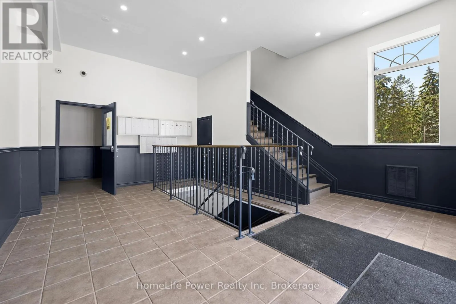 305 - 27 BRIDGE STREET, #305