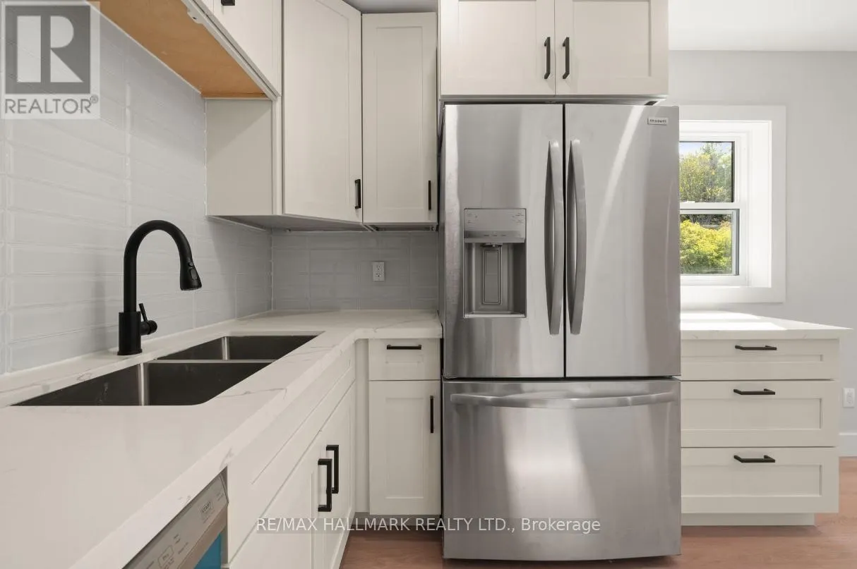 UPPER UNIT - 124 COLBORNE STREET