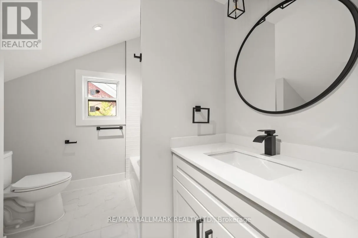 UPPER UNIT - 124 COLBORNE STREET