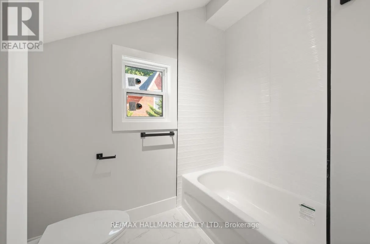 UPPER UNIT - 124 COLBORNE STREET
