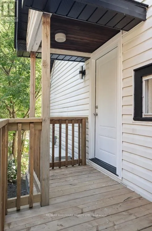 UPPER UNIT - 124 COLBORNE STREET