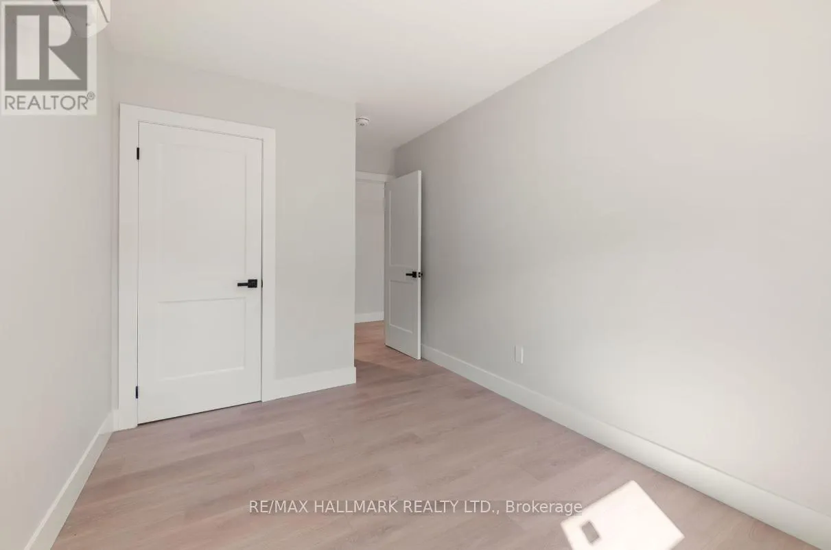 UPPER UNIT - 124 COLBORNE STREET